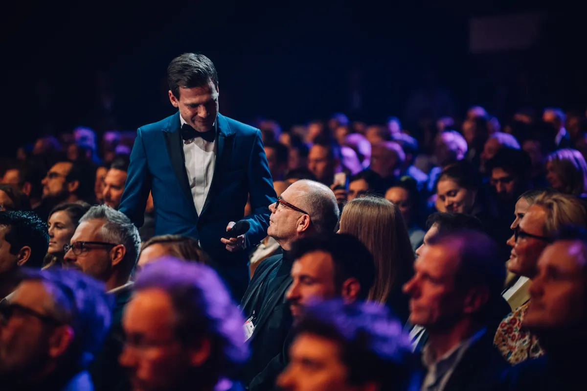 Content Creator beim BrandEx Award 2023 bei einer Preisverleihung.
